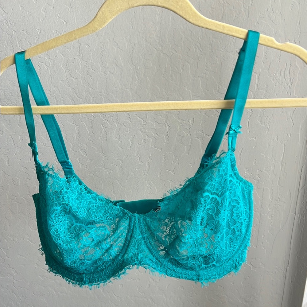 Victoria’s Secret Lace Underwire Bra in Teal